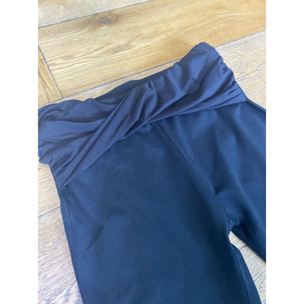 NEW Fabletics Kastos Capri Legging Black Small - Picture 6 of 9